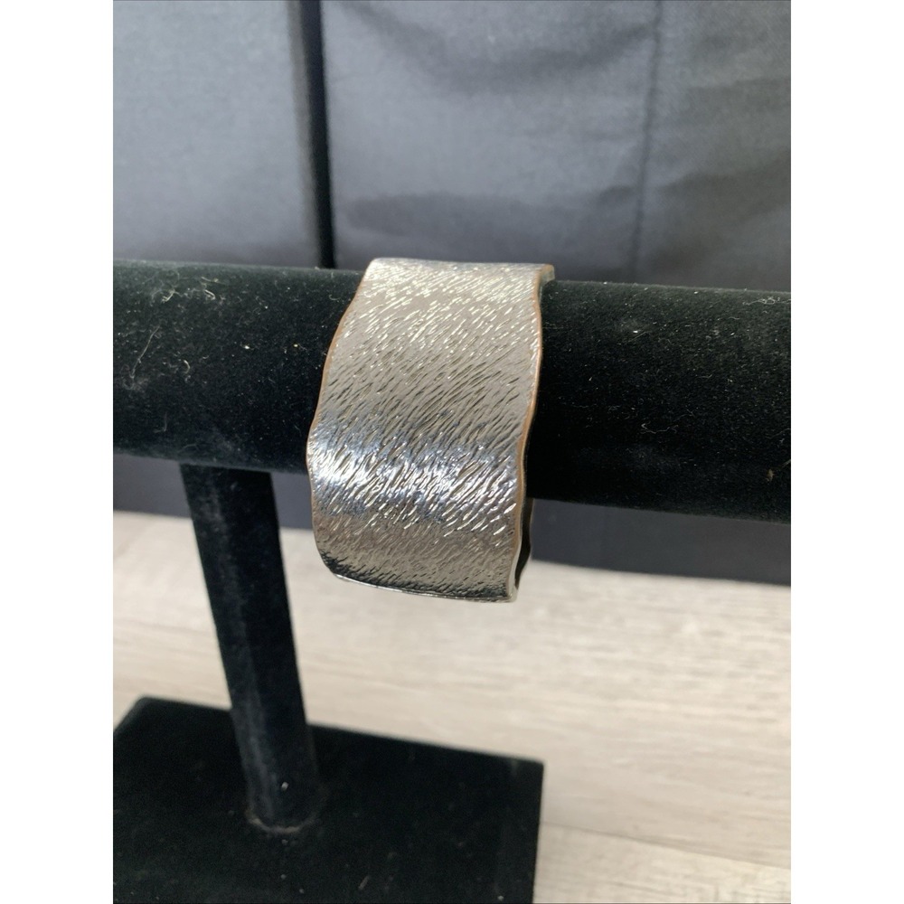 Shiny Textured Silver-tone Clamper-Style Bangle Bracelet Hinged Fashionable